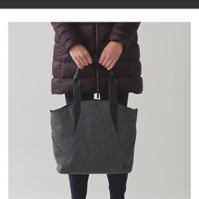 Lululemon all day tote mini store