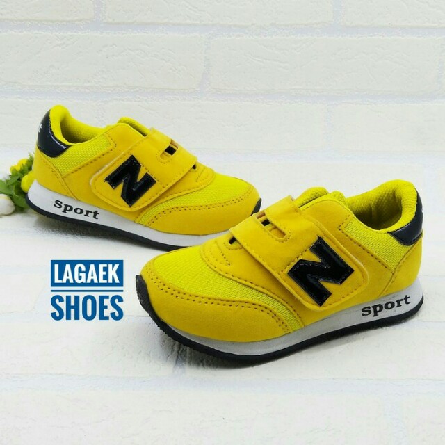 Sepatu Sport Anak Laki Laki Perekat Velcro Kuning Simple Bayi Anak Lainnya Di Carousell
