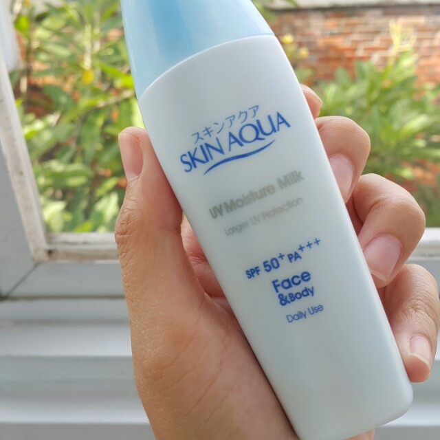 Skin Aqua Uv Moisture Milk Spf 50 Isi Masih 90 Kesehatan Kecantikan Kulit Sabun Tubuh Di Carousell