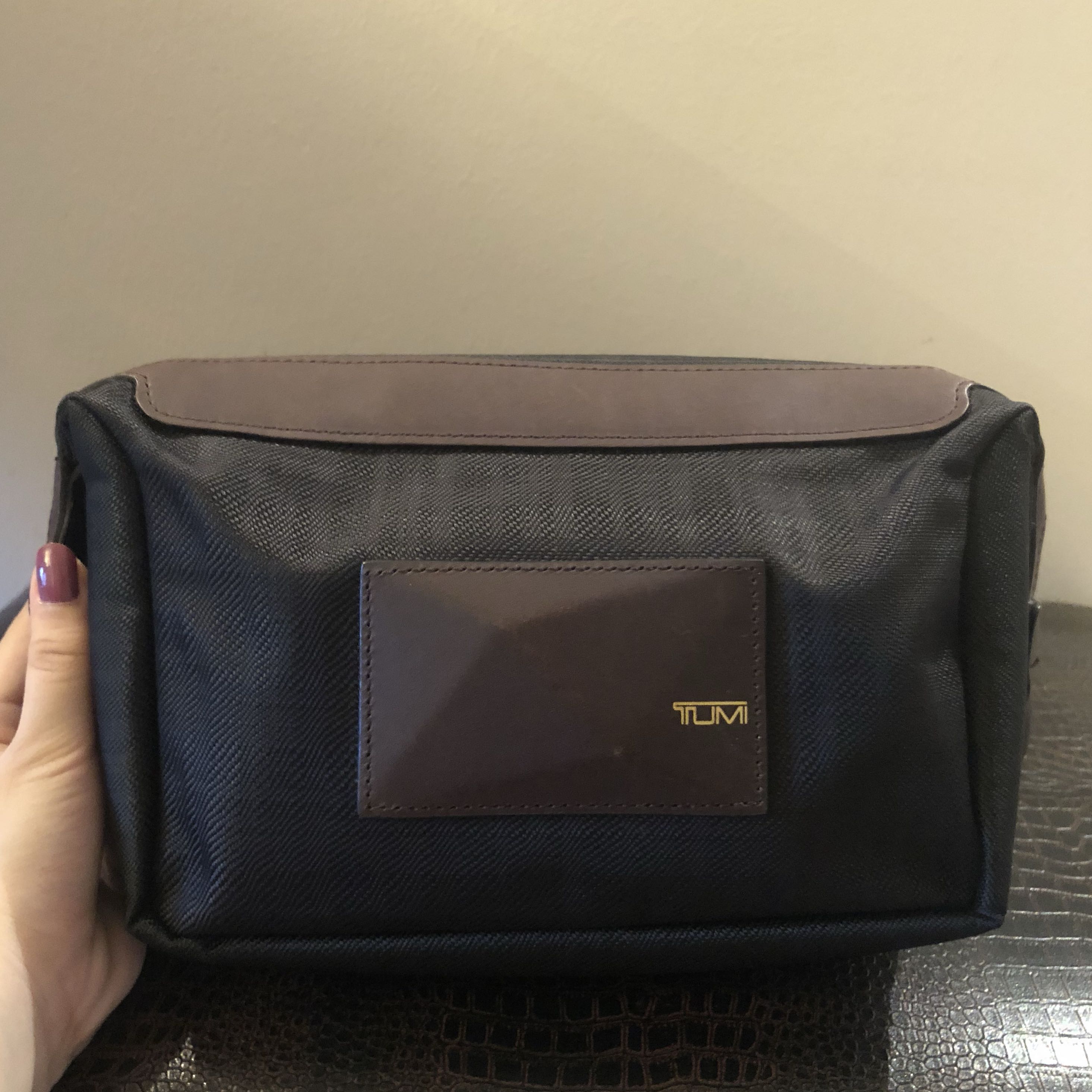 tumi toiletry bag, Men's Fashion, Bags, Briefcases on Carousell