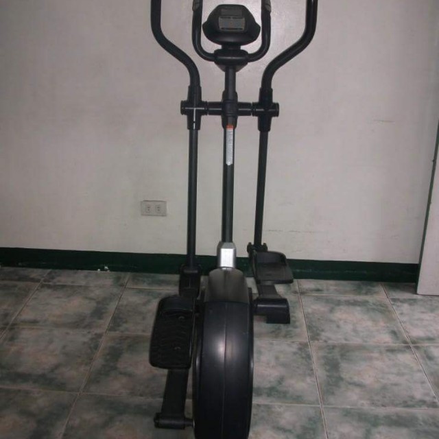 WESLO MOMENTUM CT 6.2 ELLIPTICAL