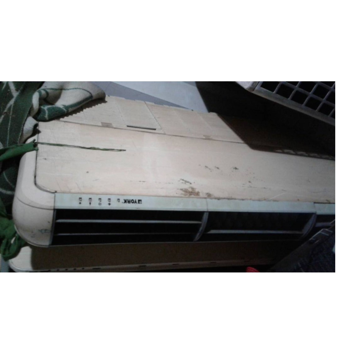 York 2 5 Hp Ceiling Cassette Air Cond On Carousell