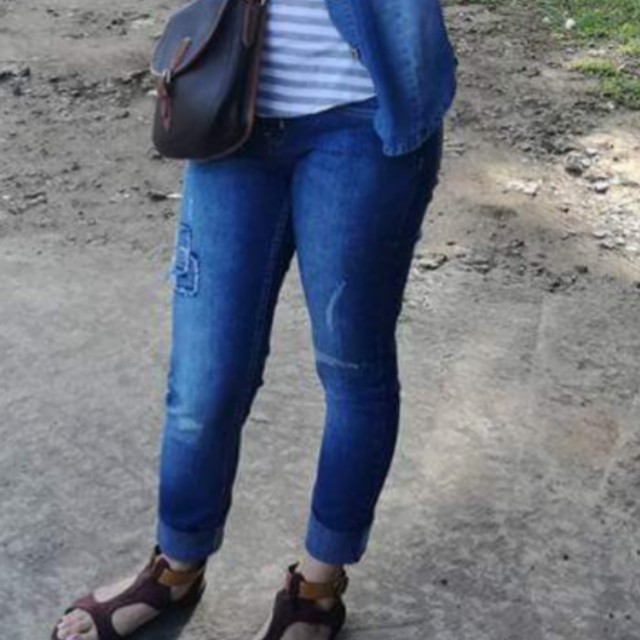 Auth Freego jeans (Category: Jeans) located in Quezon City. Submitted by mispi (Listing ID 156021046, Image 2). Description: In excellent condition. No flaws. Size27 Rfs: I already gained weight. No haggling please😑.