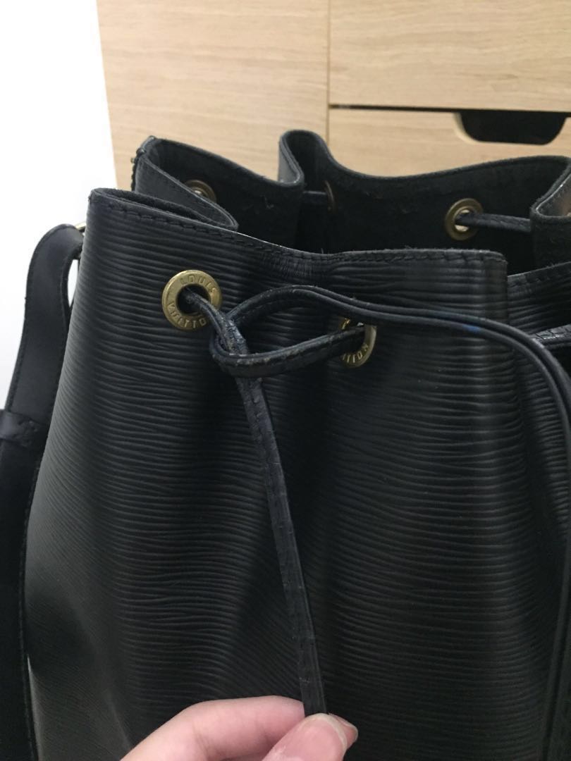 louis vuitton petit noe small model shopping bag in kouril black epi leather