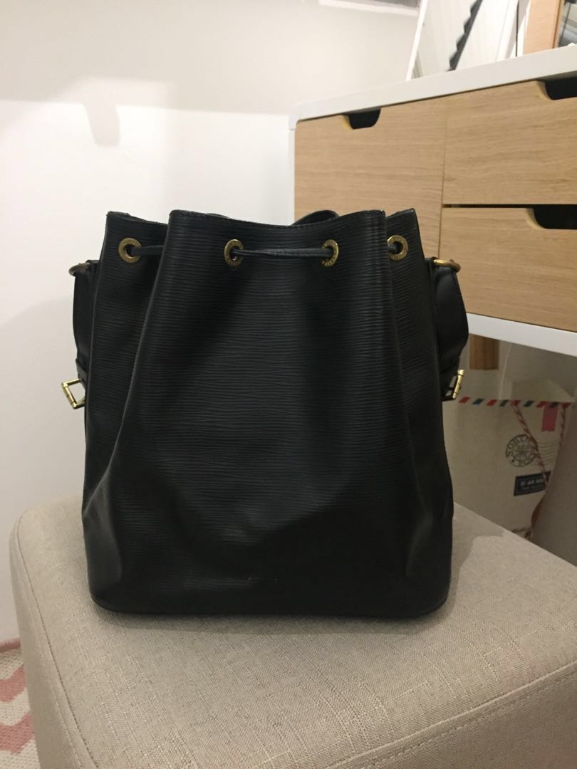 Louis+Vuitton+Petit+No%C3%A9+Bucket+Bag+PM+Green%2FRed+Leather for sale  online