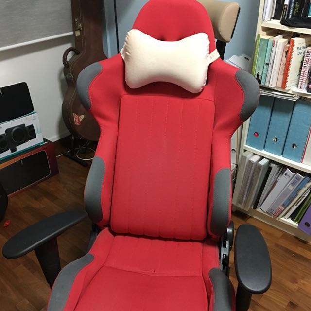Vhive Gaming Chair, Furniture & Home Living, Furniture, Chairs on Carousell