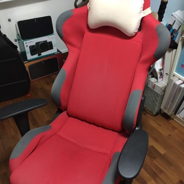 Vhive Gaming Chair, Furniture & Home Living, Furniture, Chairs on Carousell