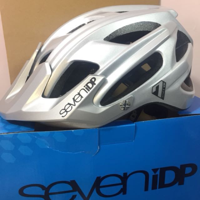 7 iDP M4 Helmet 2017