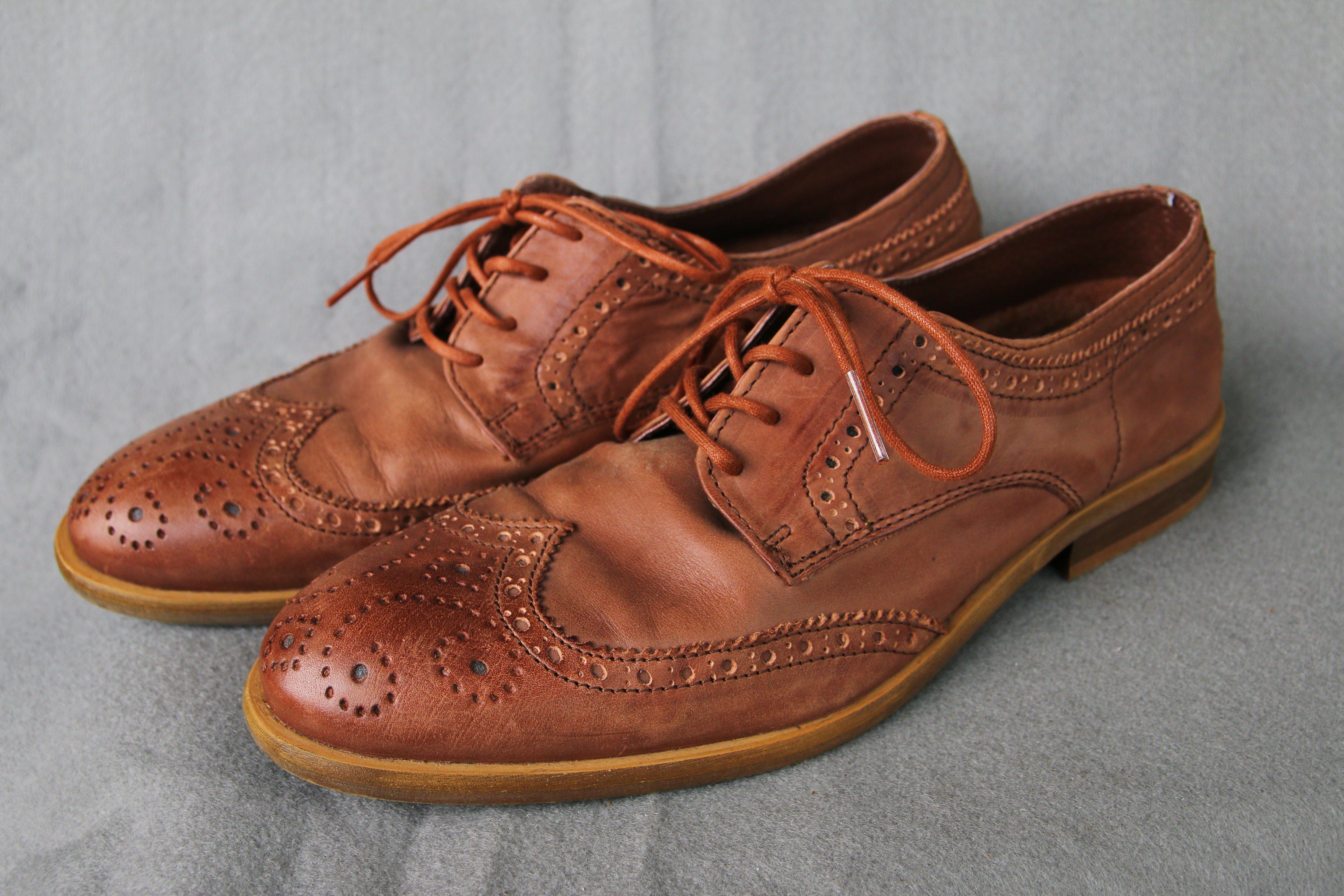 Brogues Shoes in Tan Washed Leather