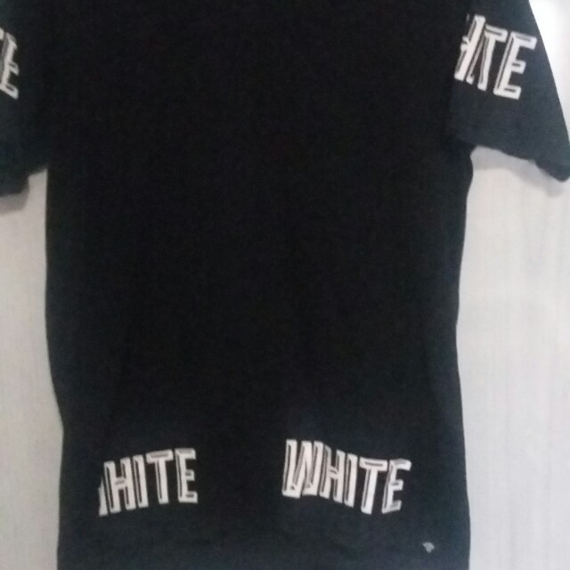 Offwhite (Category: Shirts) located in Singapore. Submitted by _dc46_ (Listing ID 160520885, Image 4). Description: .