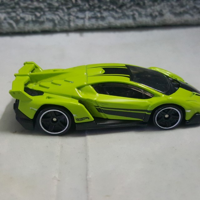 Hot Wheels Lamborghini Veneno Green
