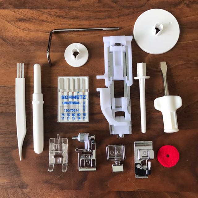 PFAFF Hobby 1142 sewing machine Germany, Hobbies & Toys, Stationery