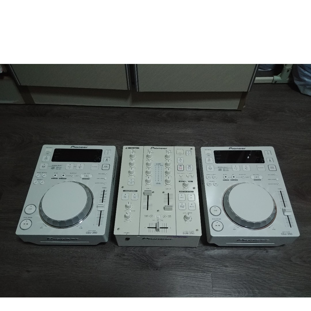 pioneer dj set ( CDJ 350 + DJM 350 white , limited edition )
