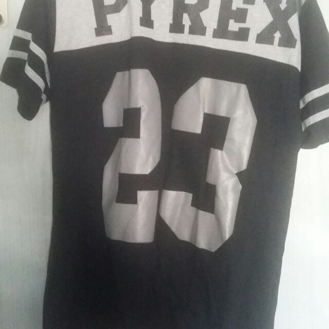 Pyrex (Category: Sets & Coordinates) located in Singapore. Submitted by _dc46_ (Listing ID 160517021, Image 3). Description: .