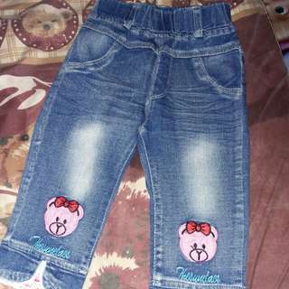 Celana levis