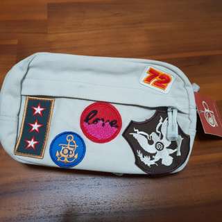 OP waistpouch with tag