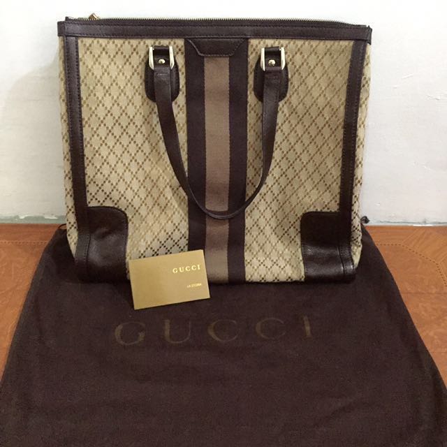 Authentic GUCCI Bag (Category: Purses & Pouches) located in Cavite. Submitted by PikaHi (Listing ID 158182184, Image 1). Description: 💯 condition ❗️For this item STRICTLY MEET UP ONLY❗️ #springcleaning.