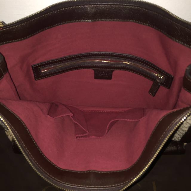Authentic GUCCI Bag (Category: Purses & Pouches) located in Cavite. Submitted by PikaHi (Listing ID 158182184, Image 2). Description: 💯 condition ❗️For this item STRICTLY MEET UP ONLY❗️ #springcleaning.