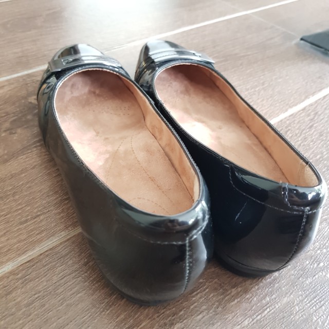 clarks artisan pumps