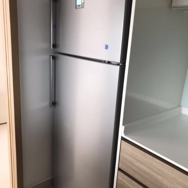 De Dietrich DRD682YLX 435L Double Door Combi Fridge