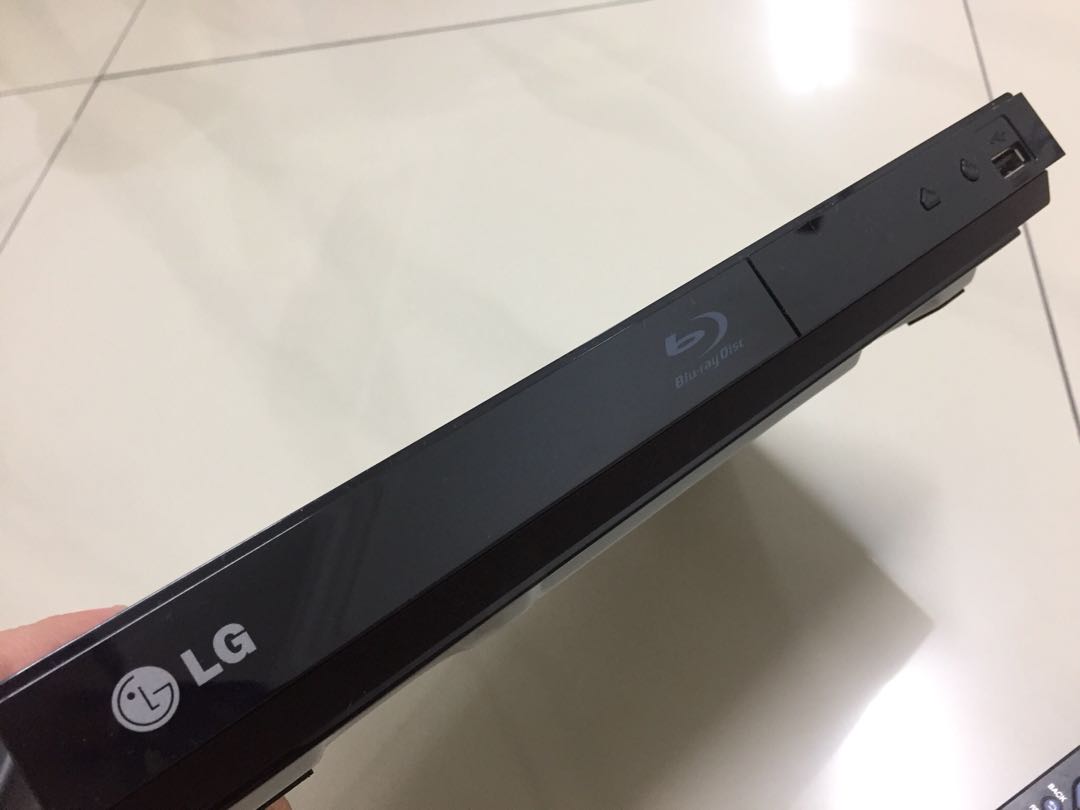 Lg Bluray Disc fullHd DVD player Bp125, TV & Home Appliances, TV & Entertainment, BluRay