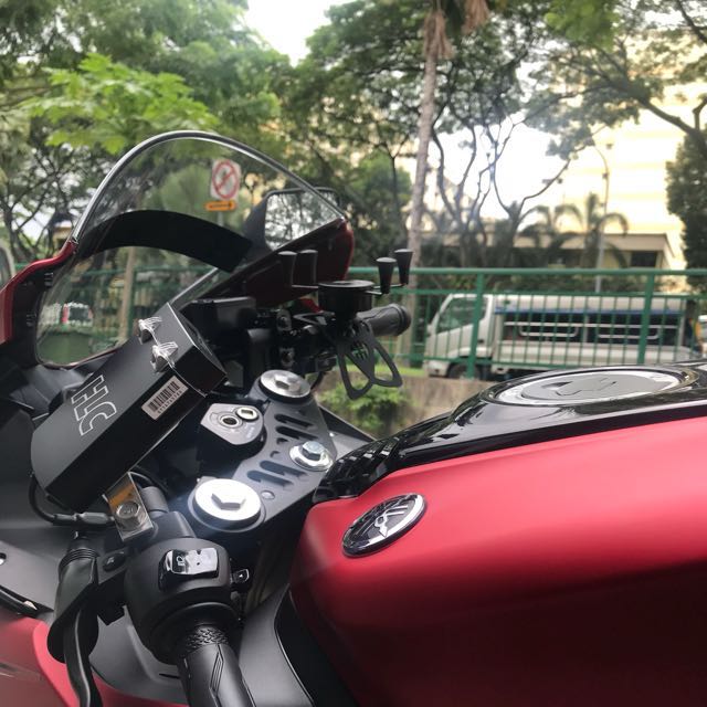 yamaha r15 v3 mobile holder