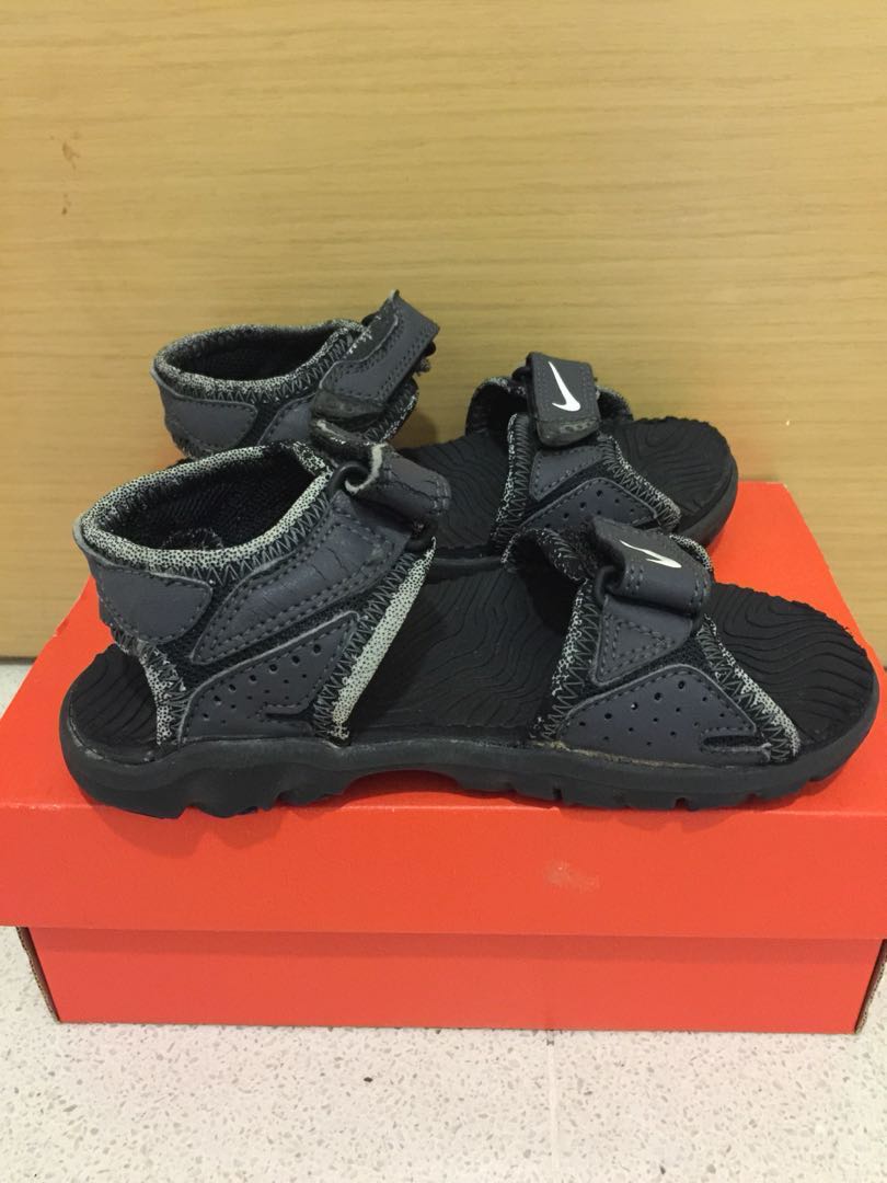 nike sandals 9c