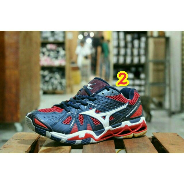 Sepatu running mizuno terbaru deals 2018