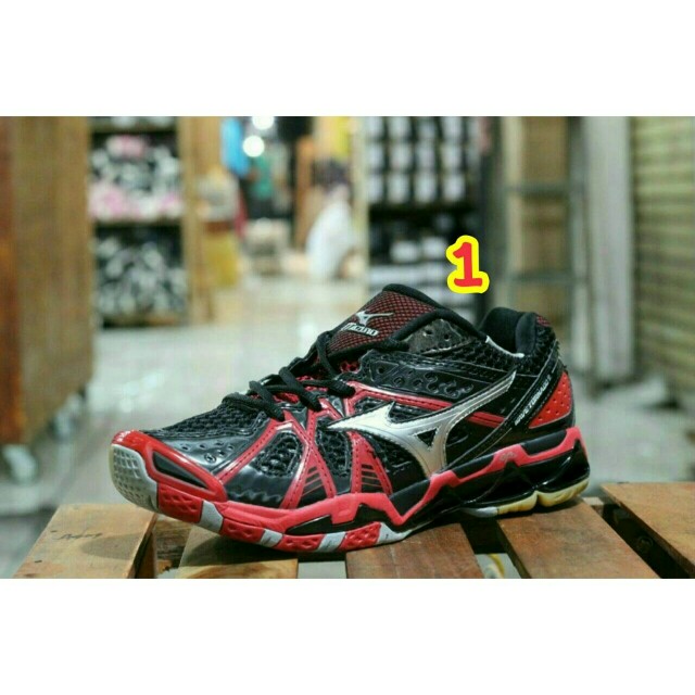 Mizuno tornado sales 9 warna hitam