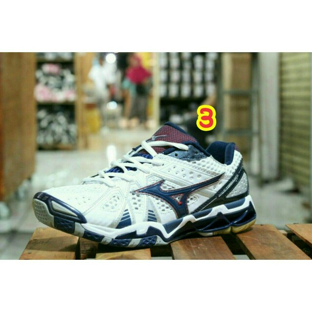 Sepatu mizuno store tornado terbaru