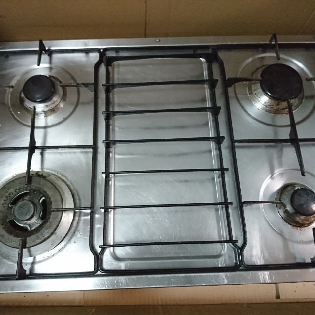 Smeg 4 burner gas stove, TV & Home Appliances, Kitchen Appliances, Hobs