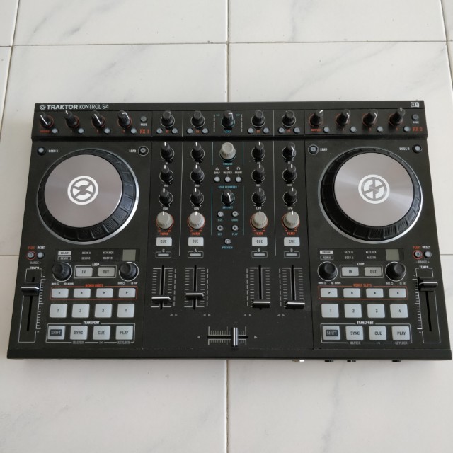 Traktor S4 Mk2 With Bubm Case Music Media Music Instruments On Carousell