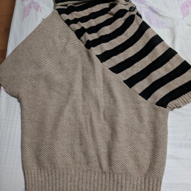 Wool turtleneck pullover (Category: Coats, Jackets and Outerwear) located in Singapore. Submitted by hazpek (Listing ID 160959205, Image 1). Description: Wool turtleneck pullover for winter outing . Suits s and m..