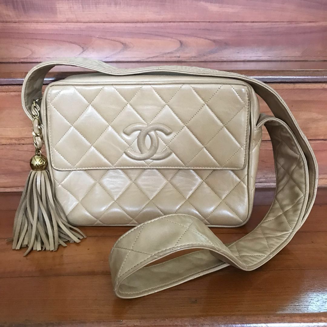 Authentic Vintage Chanel Quilted Leather Strap Bag Luxury Bags