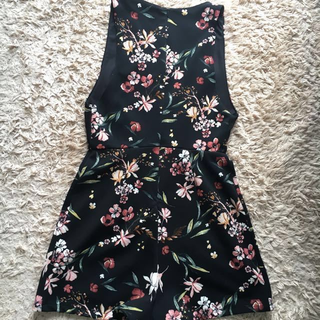 Short jumpsuit with floral print