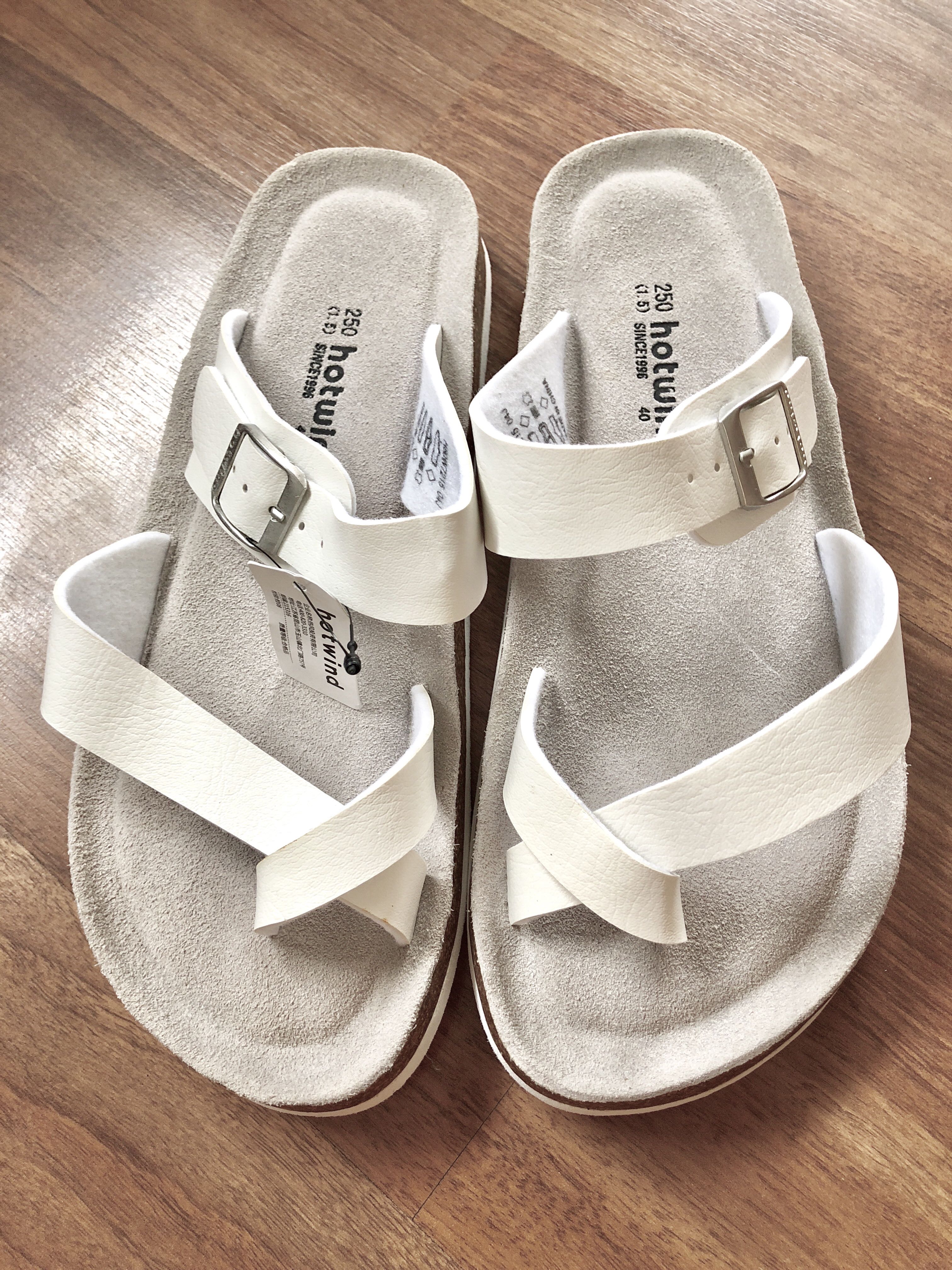 BNWT Hotwind White Slipper, Women's 