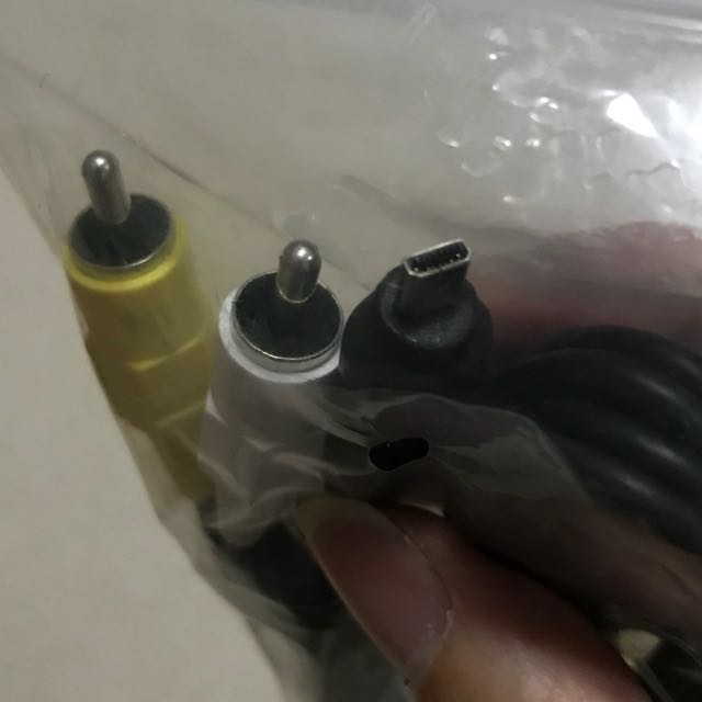Cable (Category: Cables & Adaptors) located in Singapore. Submitted by wheywyehehe (Listing ID 137883127, Image 3). Description: Cable. What u see is what u get. .