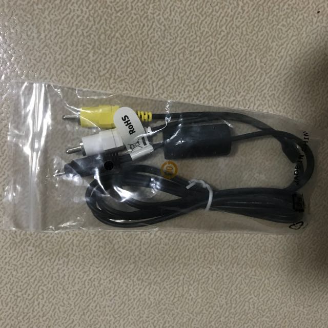 Cable (Category: Cables & Adaptors) located in Singapore. Submitted by wheywyehehe (Listing ID 137883127, Image 2). Description: Cable. What u see is what u get. .