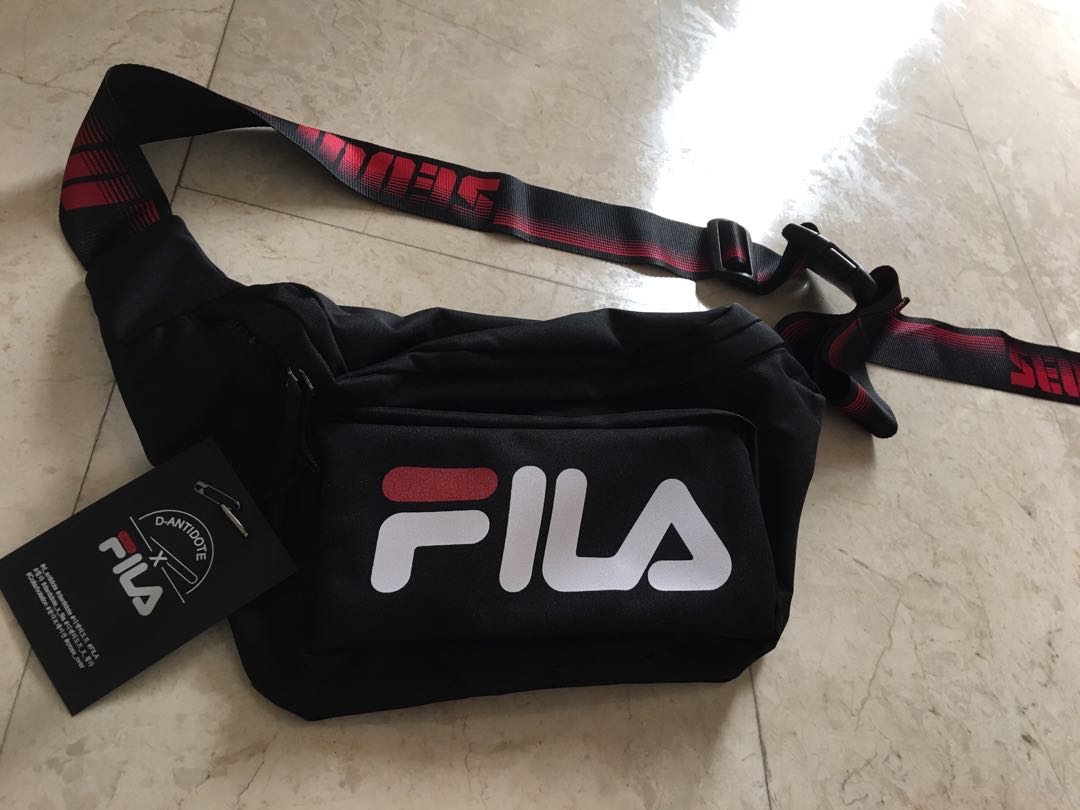 D-Antidote X FILA sling bag SEOUL LONDON (Black, red), Men's Fashion ...