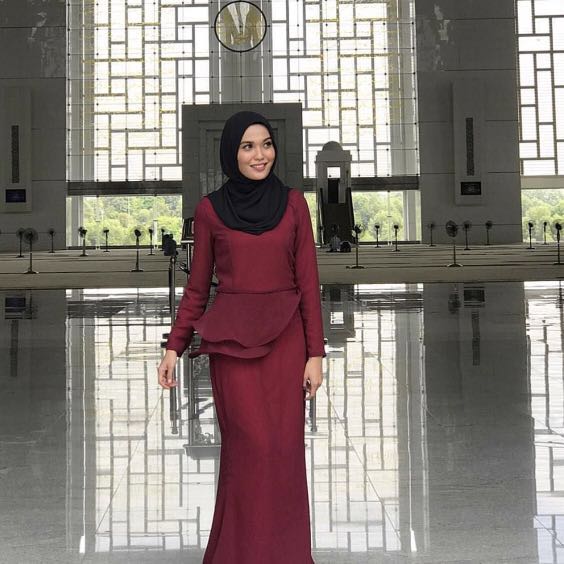 Eisya Syakira Wave Peplum Maroon