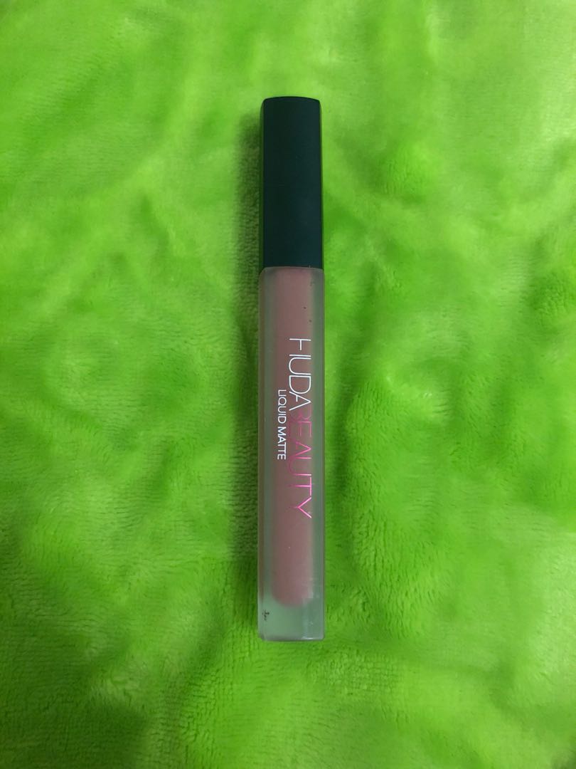 Huda beauty liquid matte Bombshell, Beauty & Personal Care, Face