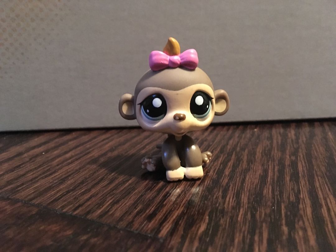Littlest Pet Shop (Category: Toys) located in Toronto. Submitted by seahorse52x (Listing ID 160992999, Image 3). Description: Selling these cute little monkeys and frogs, can buy all or only some. Also have other species available. Are used but we’re also loved and taken care of well!.
