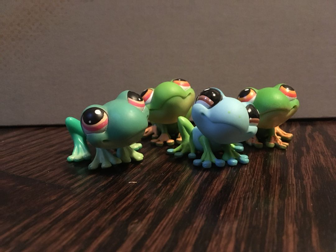 Littlest Pet Shop (Category: Toys) located in Toronto. Submitted by seahorse52x (Listing ID 160992999, Image 2). Description: Selling these cute little monkeys and frogs, can buy all or only some. Also have other species available. Are used but we’re also loved and taken care of well!.