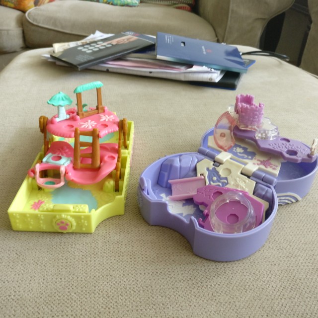 Mini Littlest Pet Shop Compact Playground