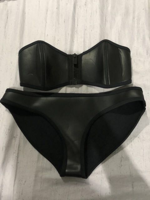 Original Triangl Neoprene bikini (Category: Bikinis & Swimsuits) located in Manila. Submitted by nbapop.buysell (Listing ID 160977850, Image 1). Description: .