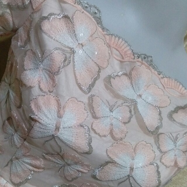 Peach off shoulder formal dress (Category: Dresses) located in Pasay City. Submitted by Chicklet27 (Listing ID 161074938, Image 3). Description: Off shoulder dress, small to medium size, good as new, may konting tear lang sa harap but overall ok po siya, negotiable...