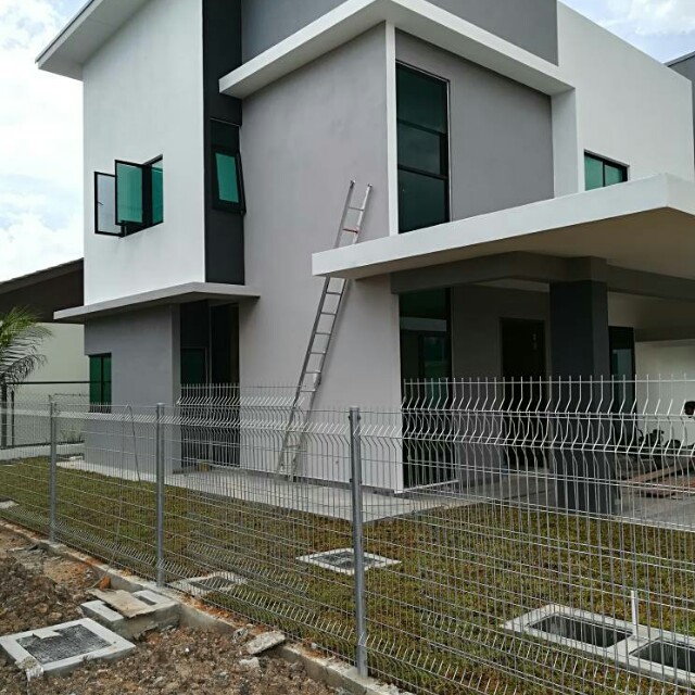 Rumah Semi D 2 Tingkat Di Salak Tinggi Property For Sale On Carousell