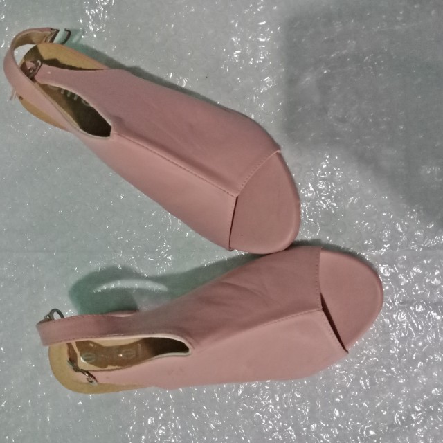 Sepatu Hak Tahu 5cm Fesyen Wanita Sepatu Di Carousell