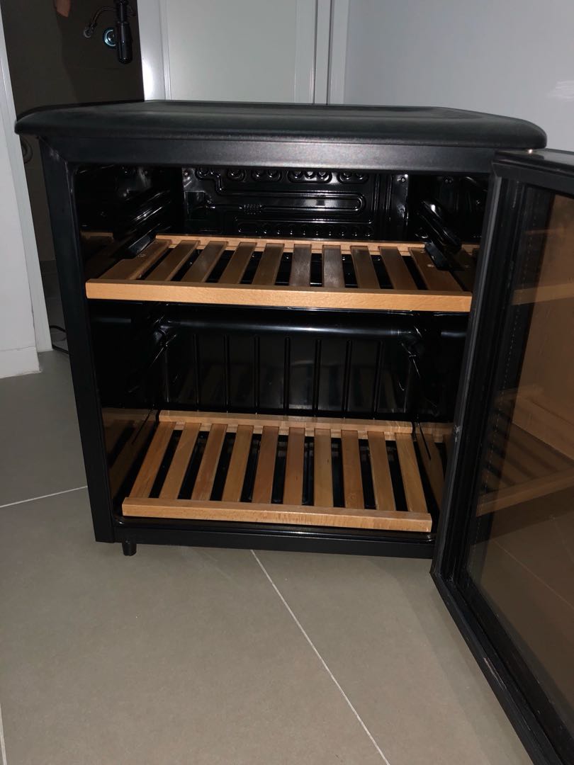 Small wine chiller, TV & Home Appliances, Kitchen Appliances, Wine