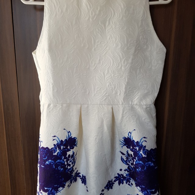 White Floral Dress (Category: Dresses) located in Paranaque City. Submitted by CtheCatLover (Listing ID 161038614, Image 3). Description: Call or Text: 09178985756 02-618 5251.